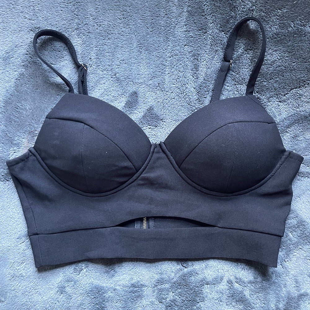 Black Windsor zipped back going out top